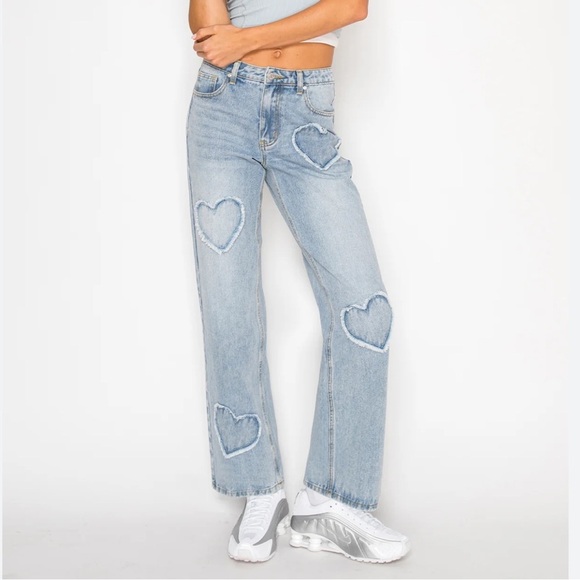Heart Patched Low Rise Baggy Jeans - Light Wash - Picture 2 of 12